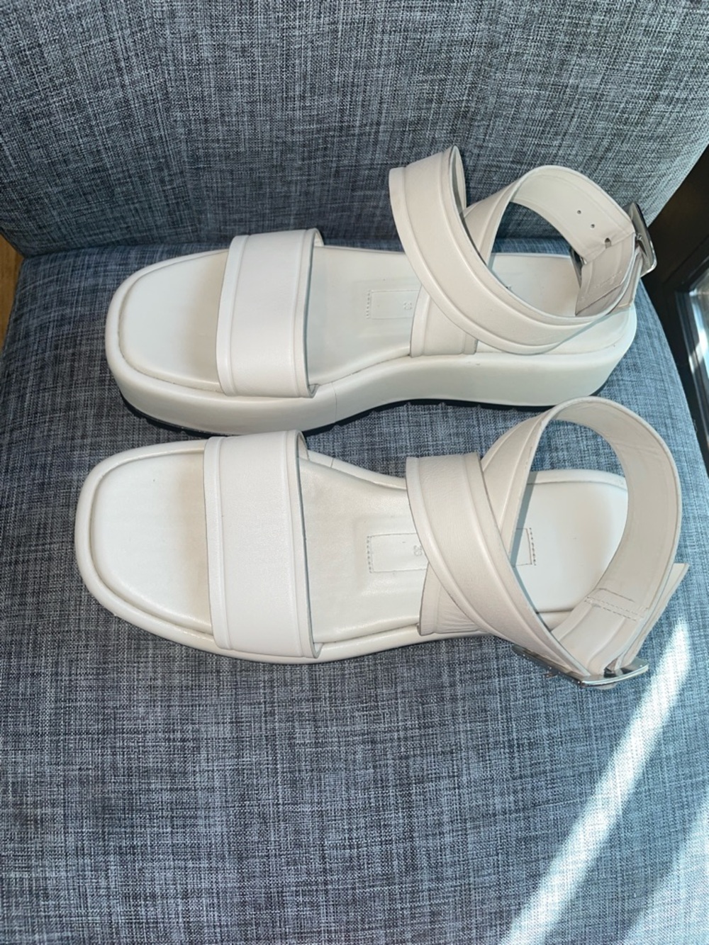 EUC Zara Bone colored ankle sandals Size 38 (size 7-7.5) So cute&fashionable.